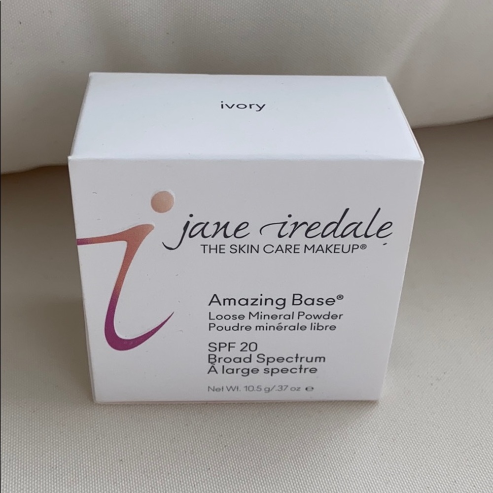 Jane Iredale Amazing Base loose powder in Ivory